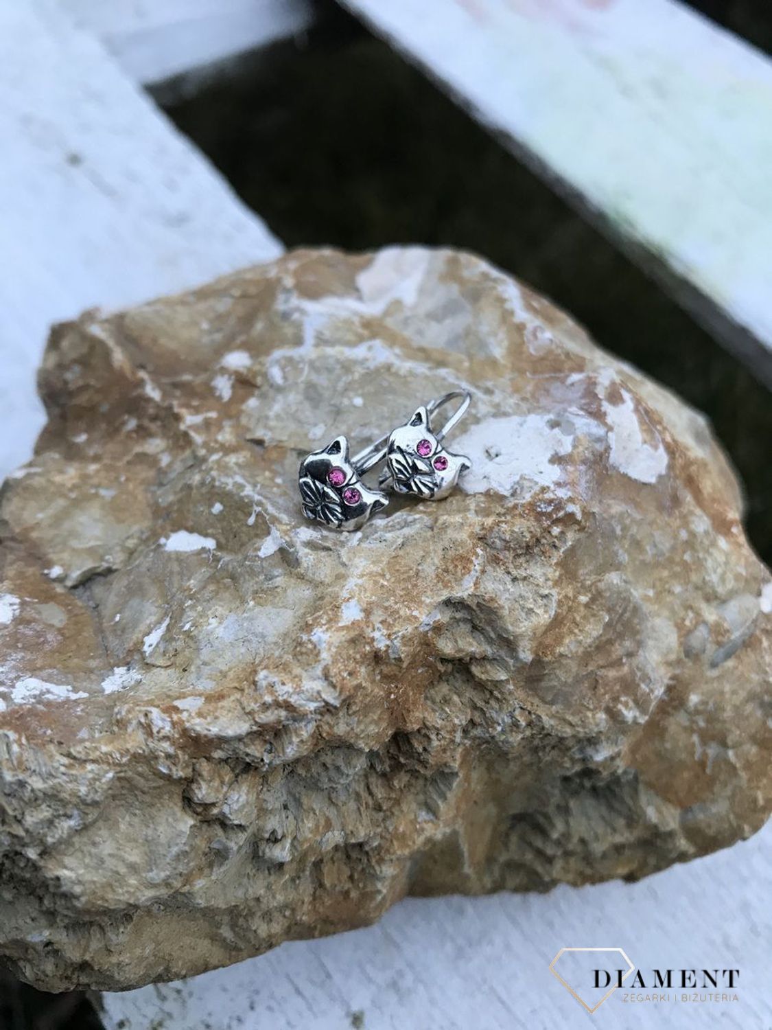 Kolczyki wiszące srebrne kotki z różowymi cyrkoniami.  (2).jpg